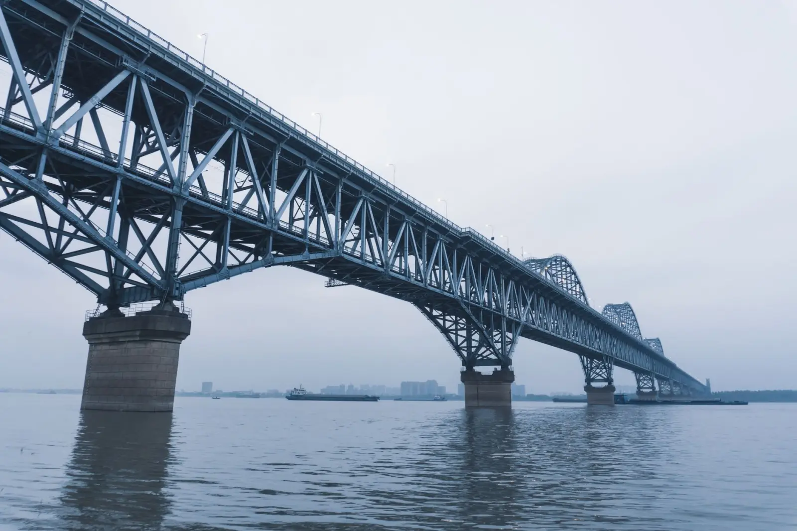 工业传感器选型要点：上海逅飞科技助力设备稳定运行