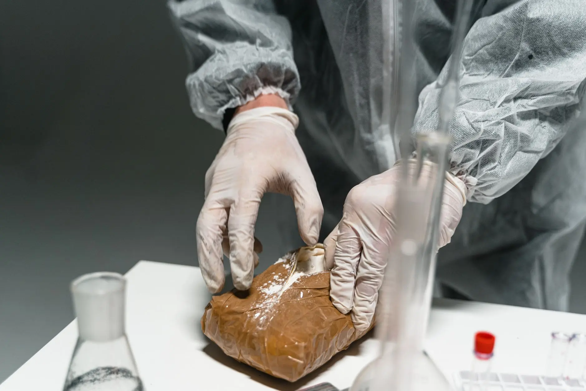 工业自动化配件对比分析：不同工况下传感器与仪表的适配方案